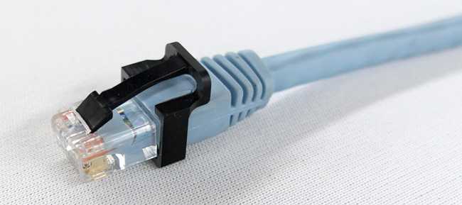 ラッチが折れてしまったLANケーブルの先端から差し込むだけの簡単取付