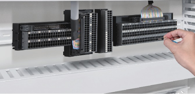 制御盤をよりコンパクトに