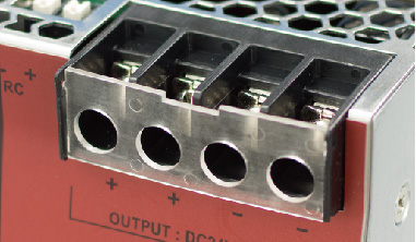 接続部には端子台を採用